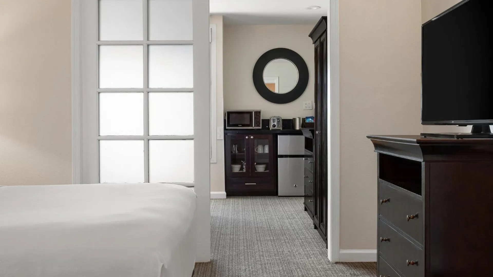Peacock Suites Anaheim Resort